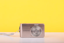 Load image into Gallery viewer, Nikon COOLPIX S520 Compact Digital Camera
