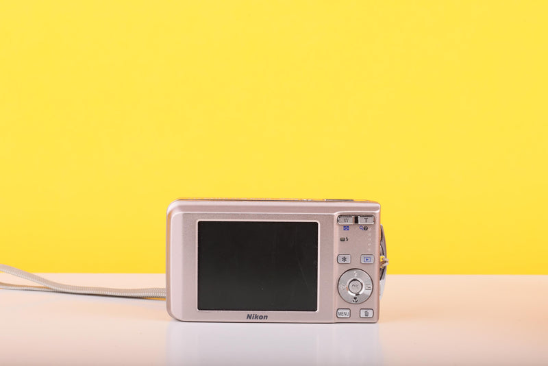 Nikon COOLPIX S520 Compact Digital Camera