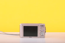 Load image into Gallery viewer, Nikon COOLPIX S520 Compact Digital Camera
