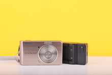 Load image into Gallery viewer, Nikon COOLPIX S520 Compact Digital Camera
