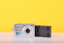Load image into Gallery viewer, Samsung L210 Compact Digital Camera  – 3x Optical Zoom
