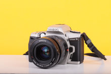 Load image into Gallery viewer, Minolta Dynax 5 35mm SLR Film Camera with Minolta AF 35–80mm Lens
