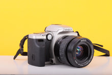 Load image into Gallery viewer, Minolta Dynax 5 35mm SLR Film Camera with Minolta AF 35–80mm Lens

