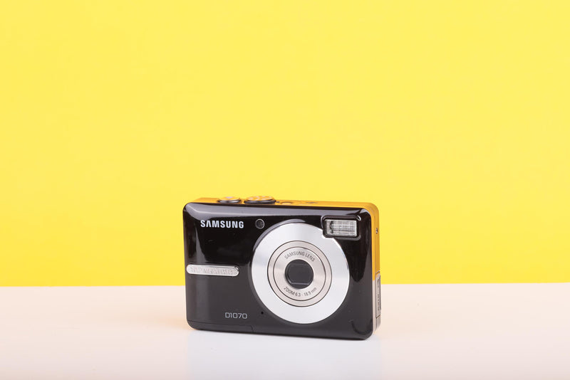 Samsung D1070 Compact Digital Camera – 3x Optical Zoom
