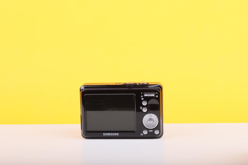 Samsung D1070 Compact Digital Camera – 3x Optical Zoom