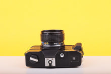 Load image into Gallery viewer, Inovar Fixed Focus Point And Shoot 35mm Film Camera– 50mm f/6 Lens
