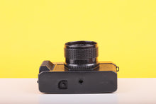 Load image into Gallery viewer, Inovar Fixed Focus Point And Shoot 35mm Film Camera– 50mm f/6 Lens
