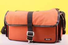 Load image into Gallery viewer, Prinz Vintage Camera Shoulder Bag
