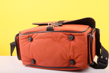 Load image into Gallery viewer, Prinz Vintage Camera Shoulder Bag
