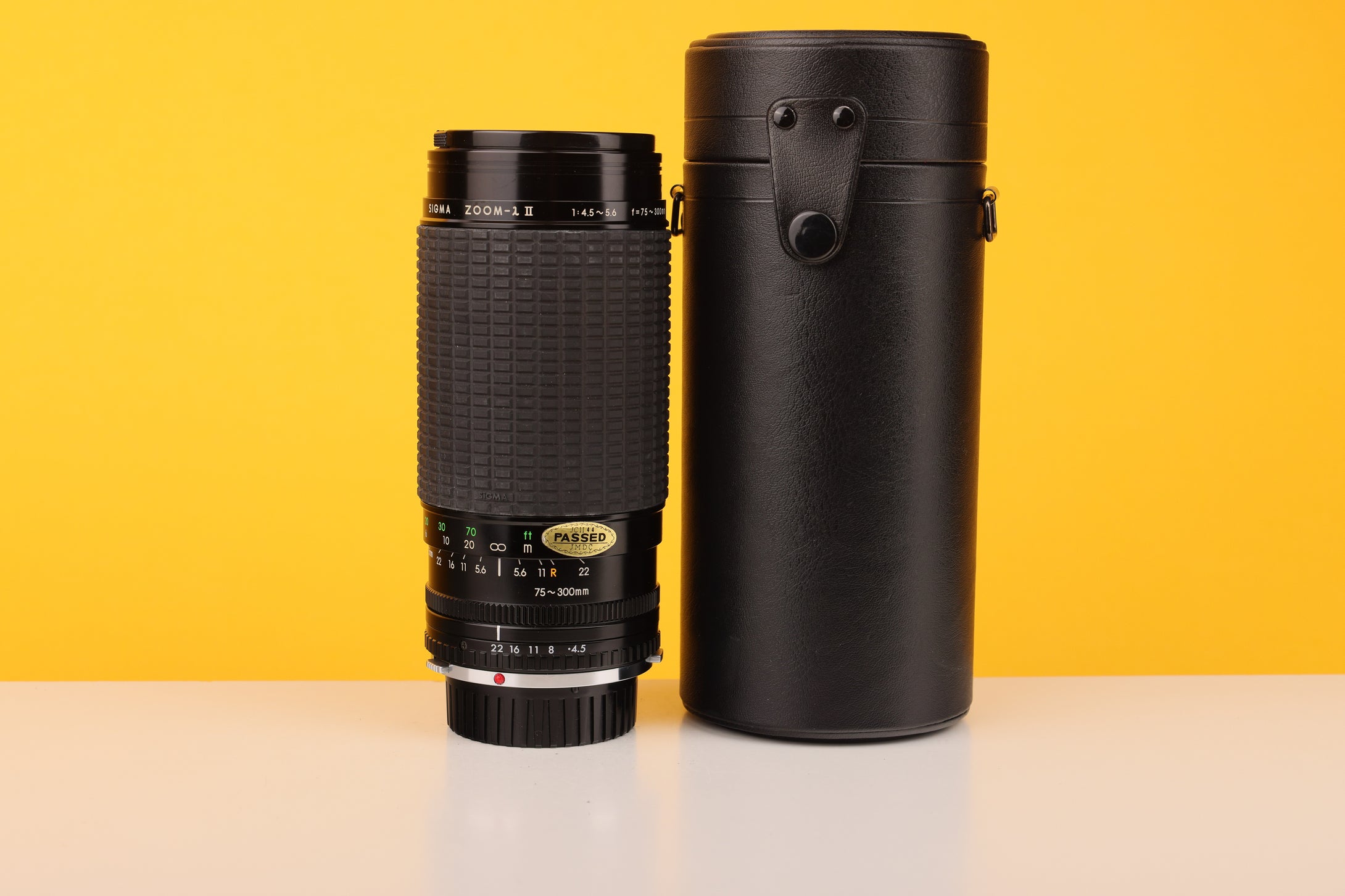 Sigma Zoom 75-300mm f4.5-5.6 Lens with Case OM Mount