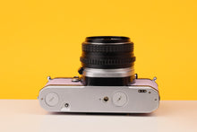 Load image into Gallery viewer, Pentax ME Super Vintage 35mm Film Camera with SMC Pentax-M 50mm f/1.7 Lens
