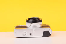 Load image into Gallery viewer, Minolta Minoltina-S 35mm Rangefinder Film Camera with Case
