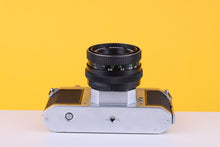 Load image into Gallery viewer, Asahi Pentax S1a 35mm Film Camera with Pentacon 50mm f/1.8 Lens
