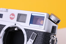 Load image into Gallery viewer, Leica M7 0.72 Rangefinder 35mm Film Camera
