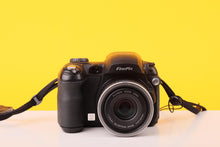 Load image into Gallery viewer, Fujifilm Finepix S5500 Bridge Digital Camera
