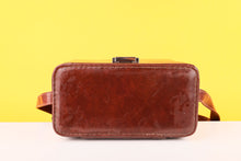 Load image into Gallery viewer, Vintage Leather Camera Shoulder Bag
