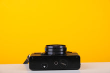 Load image into Gallery viewer, Vivitar 35EE 35mm Rangefinder Film Camera
