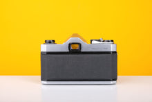 Load image into Gallery viewer, Asahi Pentax SP500 35mmSLR Film Camera with Super-Takumar 55mm f/2 Lens
