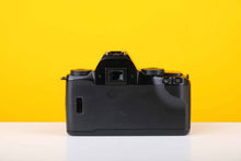 Load image into Gallery viewer, Canon EF-M 35mm Film Camera Body
