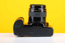 Load image into Gallery viewer, Canon EOS 1000F 35mm Film Camera with Canon 35-105mm f4.5-5.6 Zoom Lens
