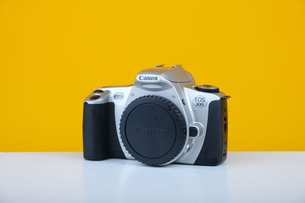 Canon EOS 300/ Kiss III 35mm SLR Film Camera Silver Body Silver