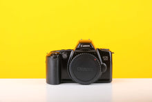 Load image into Gallery viewer, Canon EOS 500 35mm Film Camera Body
