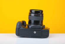 Load image into Gallery viewer, Canon EOS 600 35mm Film Camera with Canon 35-105mm f4.5-5.6 EF Ultrasonic Zoom Lens
