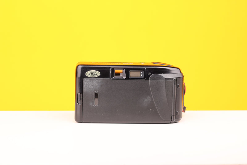 Canon Sureshot Supreme Quartz Date 35mm Point and Shoot Film Camera