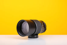 Load image into Gallery viewer, Auto Chinon 200mm f/3.5 M42 Prime Lens
