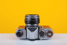 Load image into Gallery viewer, Edixa-Mat Flex Model 5 35mm Film Camera with Domiplan Meyer-Optik Gorlitz 50mm f2.8 Lens
