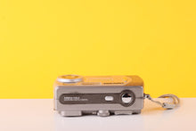 Load image into Gallery viewer, Samsung Digimax 401 Digital Camera
