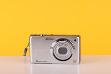 Load image into Gallery viewer, Panasonic Lumix DMC-FS16 14MP Digital Compact Camera Silver - Boxed
