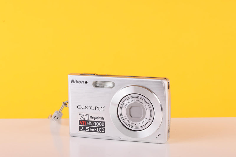 Nikon COOLPIX L10 7.1MP Digital Compact Camera Silver – Boxed