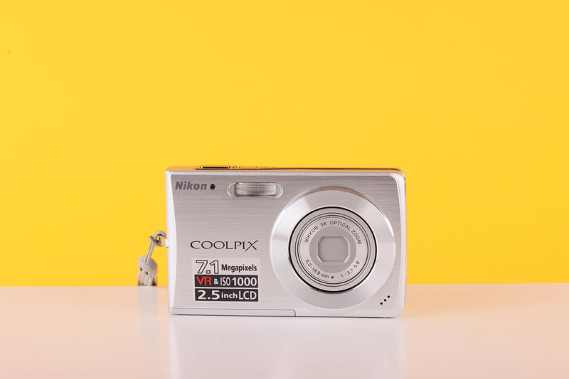 Nikon COOLPIX L10 7.1MP Digital Compact Camera Silver – Boxed