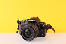 Load image into Gallery viewer, Olympus E-410 Digital SLR Camera with Zuiko 14-42mm Lens
