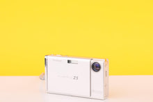 Load image into Gallery viewer, Fujifilm Finepix Z5 FD Digicam
