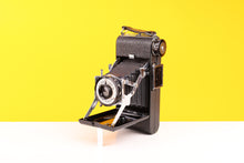 Load image into Gallery viewer, Karshaw Eight-20 King Penguin 120 Folding Film Camera
