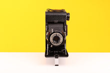Load image into Gallery viewer, Karshaw Eight-20 King Penguin 120 Folding Film Camera
