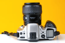 Load image into Gallery viewer, Minolta Dynax 500Si Minolta 80-200mm f/4.5-5.6 Zoom Lens
