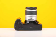 Load image into Gallery viewer, Minolta Dynax 3000i 35mm SLR Film Camera with Minolta AF Zoom 28-80mm f3.5-5.6 D Lens
