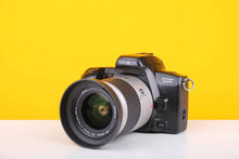 Load image into Gallery viewer, Minolta Dynax 303si with Minolta AF Zoom 28-100mm f3.5 - 5.6 D Lens
