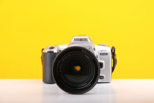 Load image into Gallery viewer, Minolta Dynax 404si 35mm Film Camera with Minolta 28-80mm f3.5-5.6 AF Zoom Lens Boxed
