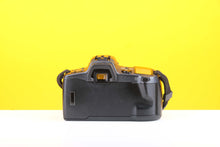 Load image into Gallery viewer, Minolta Dynax 500si Super 35mm SLR Film camera with Minolta AF 28-80mm f4-5.6 Zoom Lens
