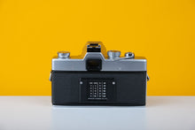 Load image into Gallery viewer, Minolta srT101b 35mm Film Camera with Minolta 35-70mm f/3.5 Zoom Lens
