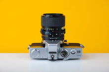 Load image into Gallery viewer, Minolta srT101b 35mm Film Camera with Minolta 35-70mm f/3.5 Zoom Lens
