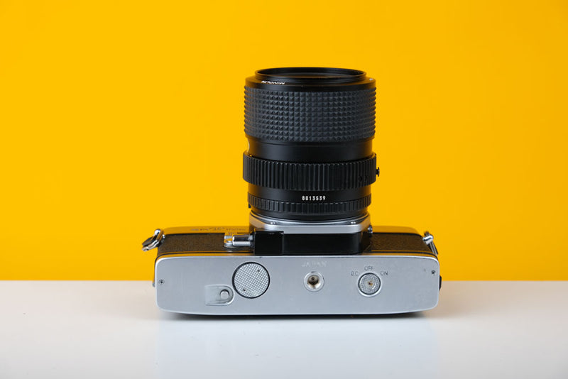 Minolta srT101b 35mm Film Camera with Minolta 35-70mm f/3.5 Zoom Lens
