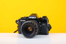 Load image into Gallery viewer, Minolta X-700 35mm SLR Film Camera with Minolta MD 35-70mm f3.5 Lens
