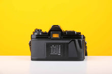 Load image into Gallery viewer, Minolta X-700 35mm SLR Film Camera with Minolta MD 35-70mm f3.5 Lens

