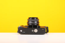 Load image into Gallery viewer, Minolta X-700 35mm Film SLR Camera with Minolta MD Rokkor 45mm f/2 Lens
