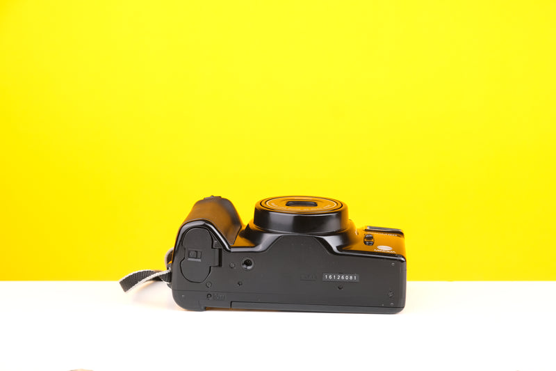 Minolta Zoom 90 35mm Point and Shoot Film Camera with Leather Case